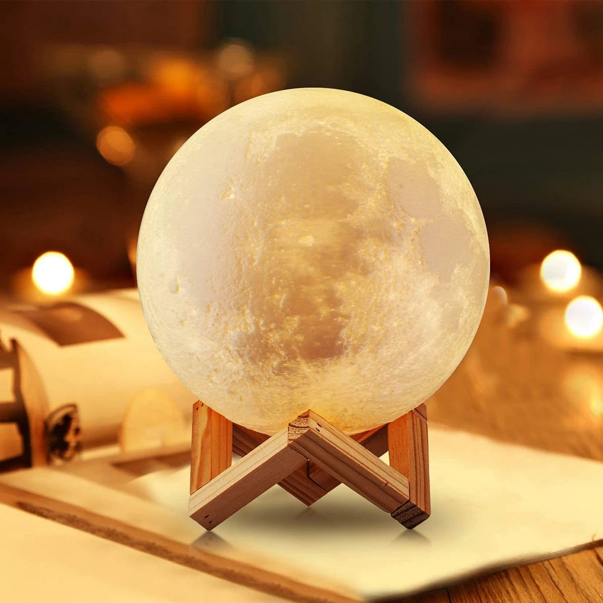 Lámpara de noche en forma de luna con base de madera – 8 cm