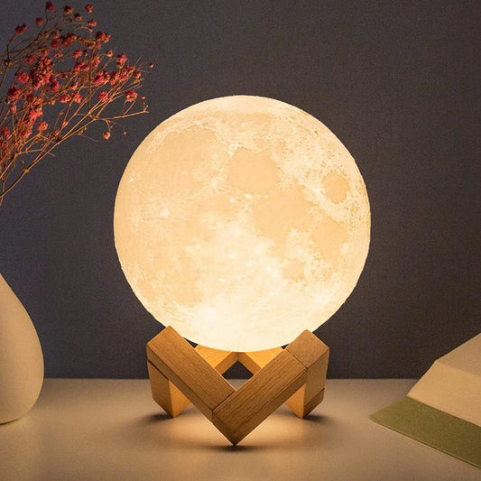 Lámpara de noche en forma de luna con base de madera – 8 cm